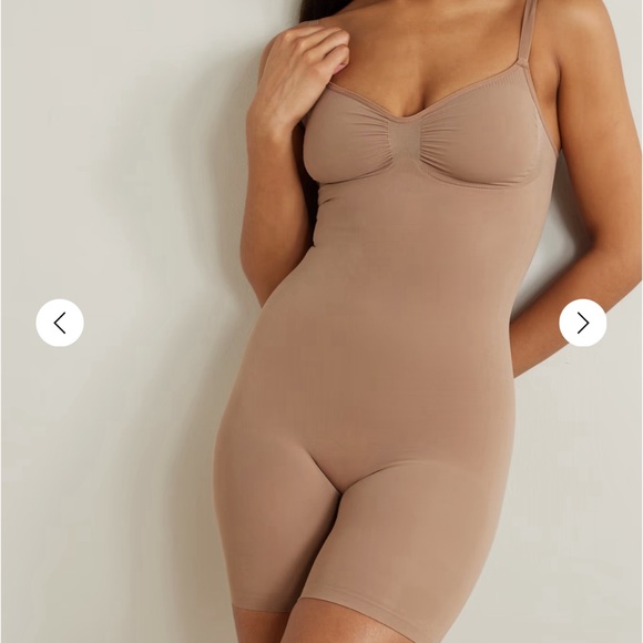 - NEW SKIMS seamless 
MID THIGH BODYSUIT - Picture 3 of 4